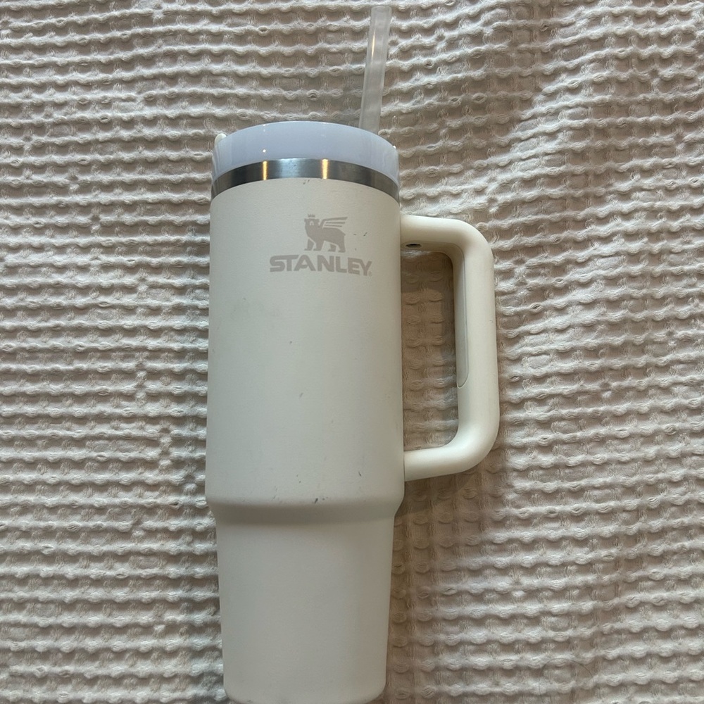 Stanley Cream Travel Mug with Handle 30oz.